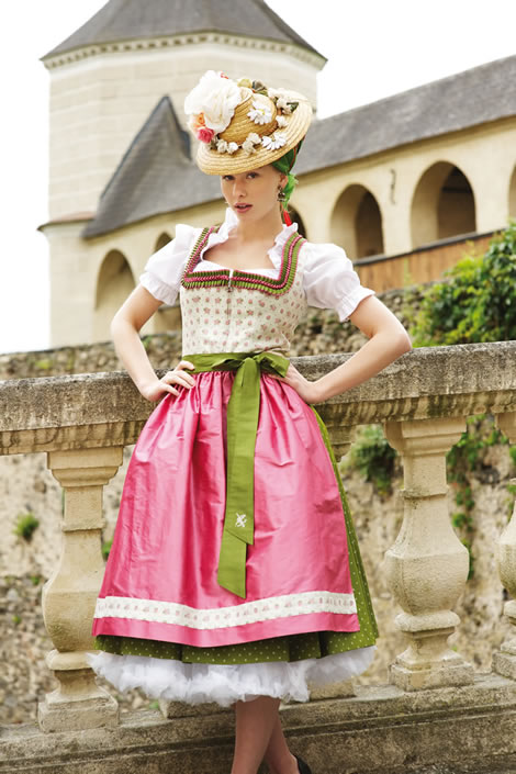 Designerdirndl und Trachten Mode