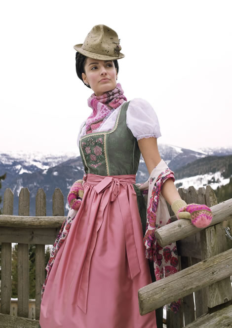 Designerdirndl und Trachten Mode